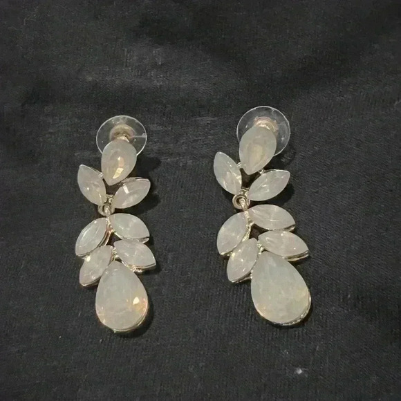 👰‍♀️👰‍♀️ BRIDAL/BRIDESMAID OPAL TONED EARRINGS 1.5 INCH DROP - Picture 1 of 3